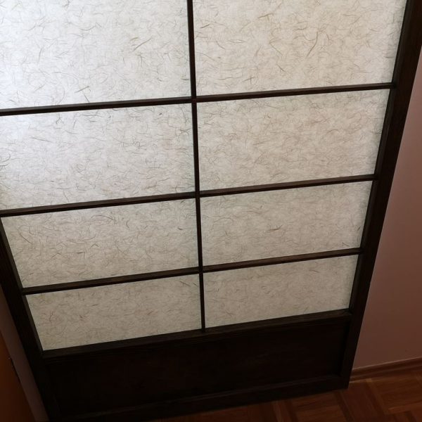 Garderobna omara s shoji vrati